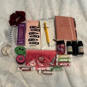 Assorted Beauty and Accessory Wellness Set
